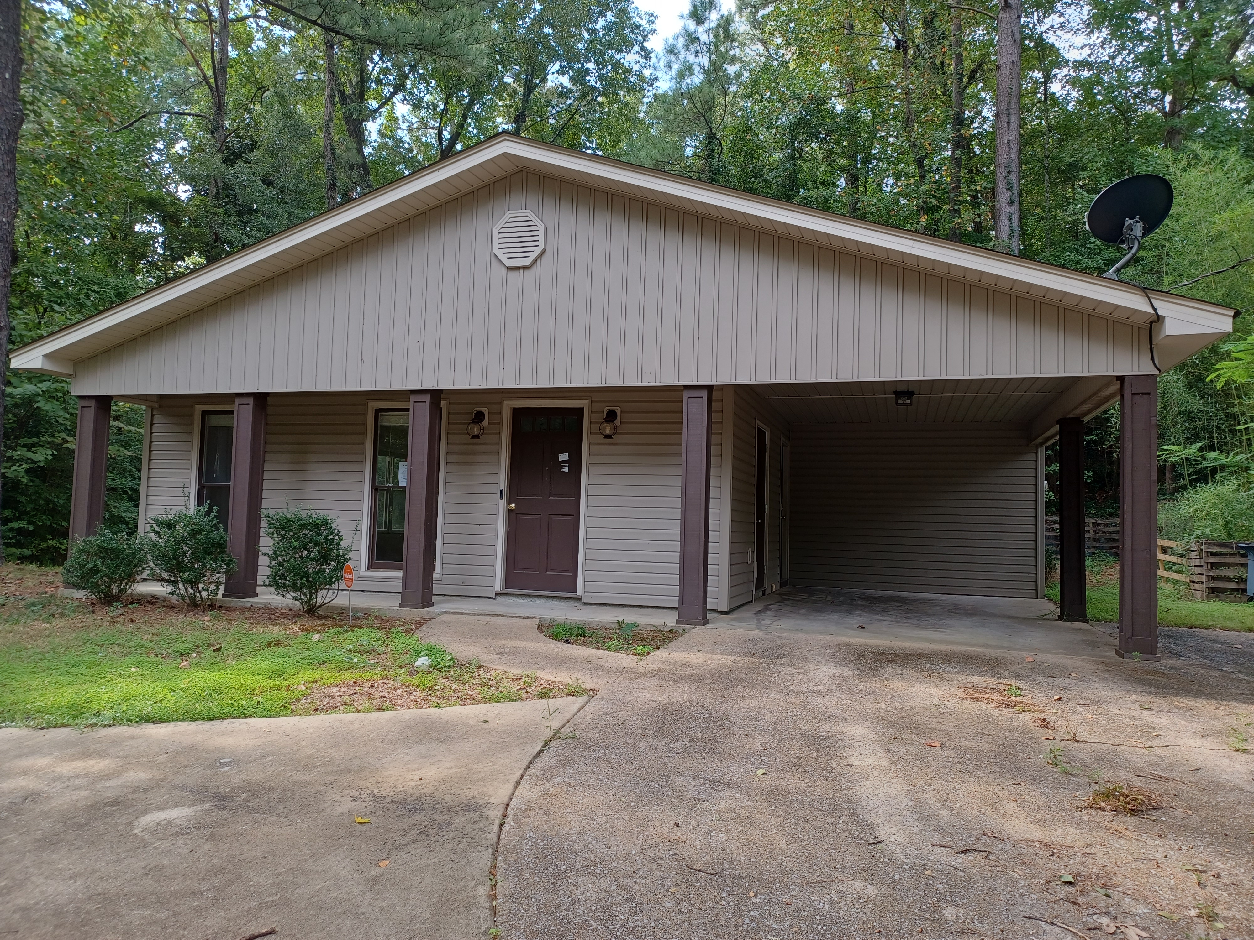 2829 Colonial Dr NE - Image 2397656