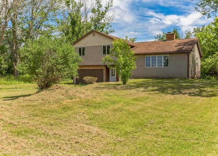 2104 ANGLING RD - Image 2659243